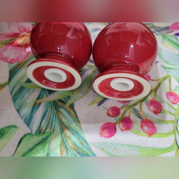 Fiesta Ware Retired Scarlet Salt & Pepper Shakers Ball Round Fiestaware - Picture 3 of 3